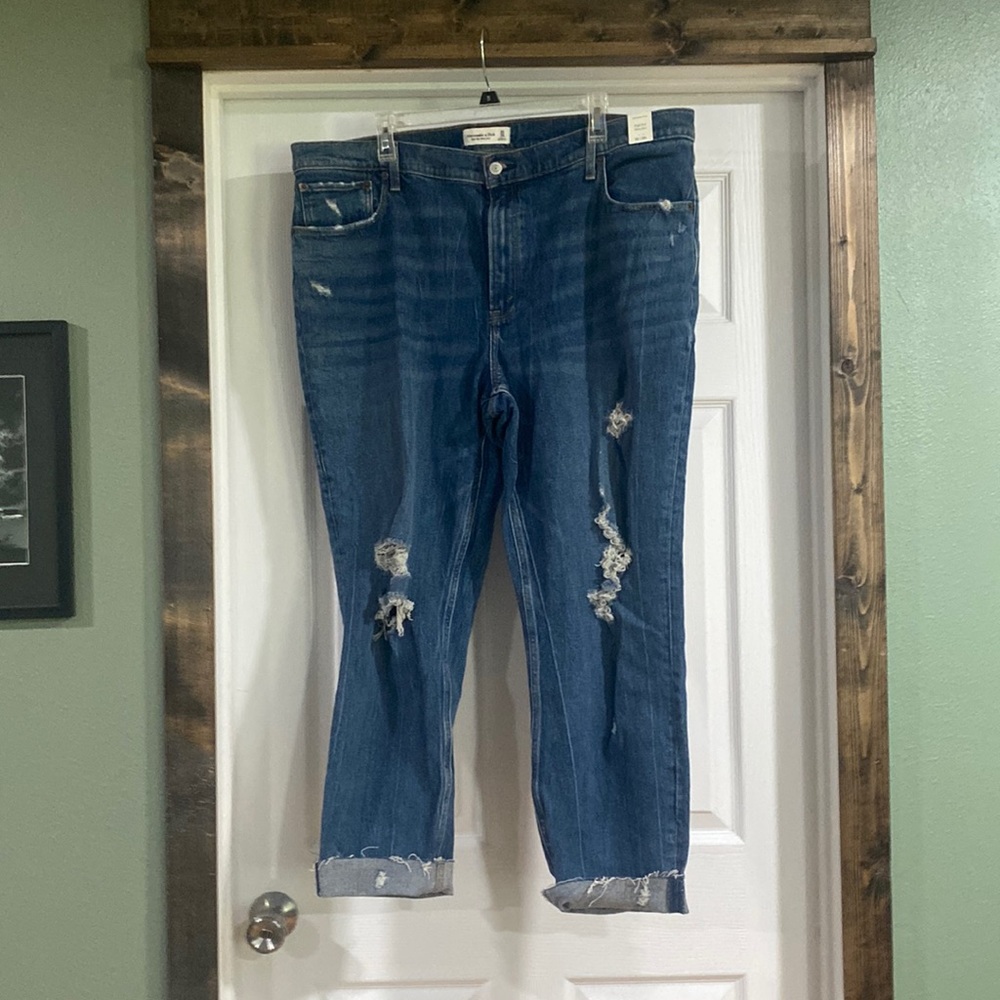 Abercrombie & Fitch high rise mom jean size 35/20L never worn - Picture 1 of 3